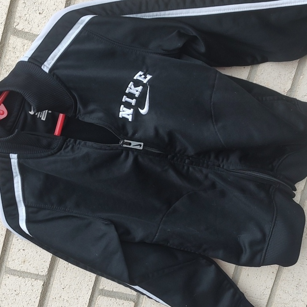 Black Nike Jacket* - Picture 7 of 10